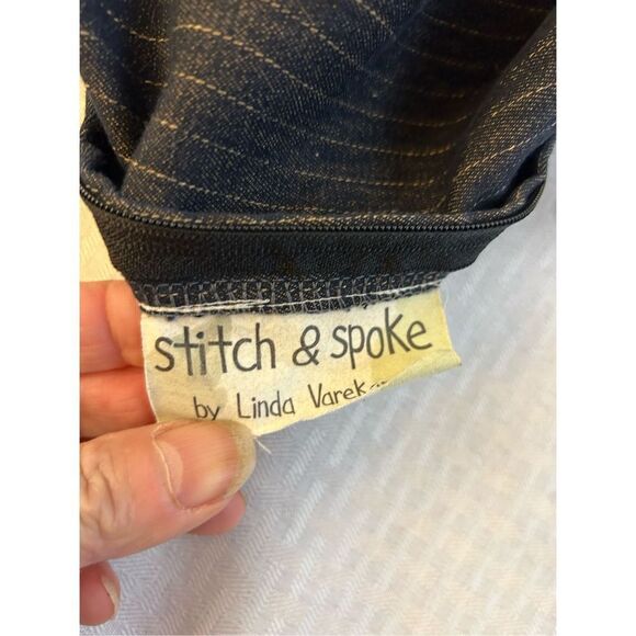 Stitch & Spoke Linda Varekamp Budda round pillow case 17.5" - Picture 5 of 5